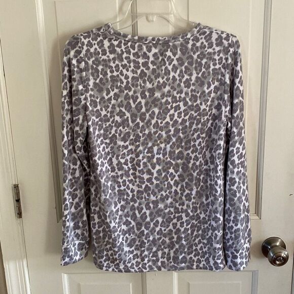 š„3/$20š„ WhiteĀ Mark animal printāknitātopāsizeāS - Picture 5 of 8